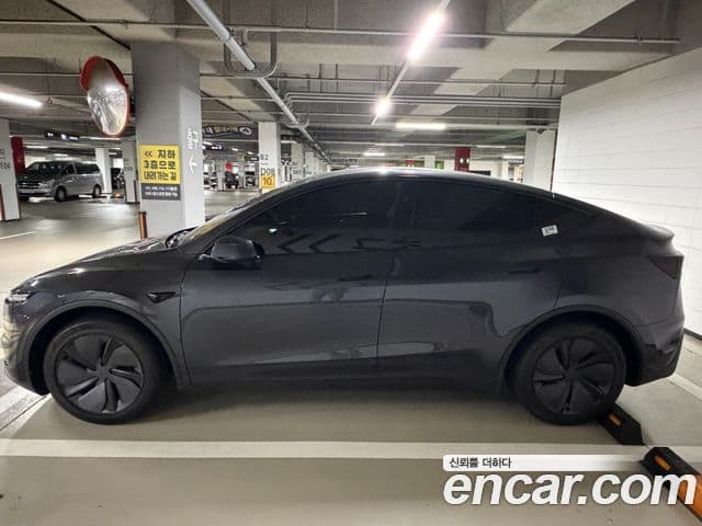Tesla Model Y 3