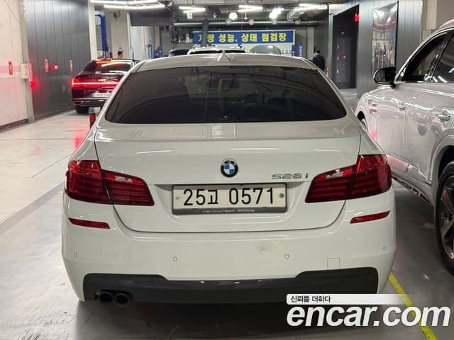 BMW 5 Series (F10) 4