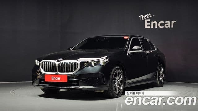 BMW 5 Series (G60)