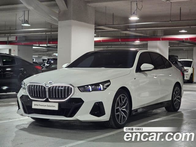 BMW 5 Series (G60)
