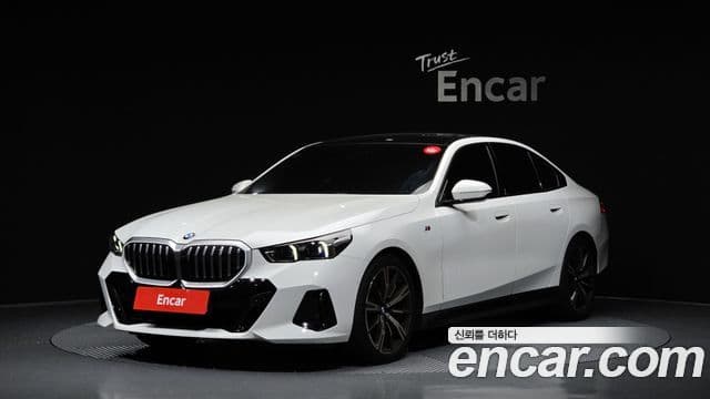 BMW 5 Series (G60)