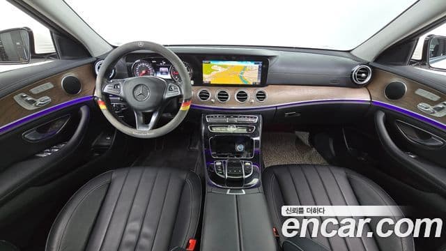 Mercedes-Benz E-Class W213 4
