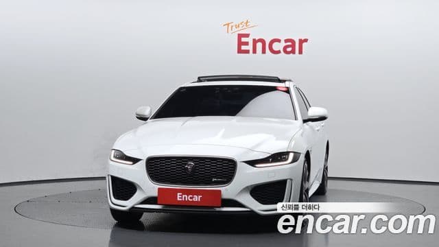 Jaguar XE 3