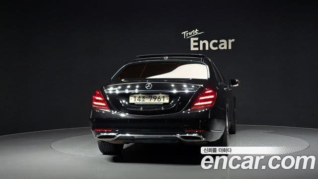 Mercedes-Benz S-Class W222 4