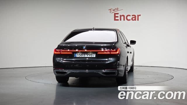 BMW 7 Series (G11) 4