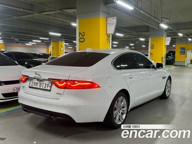 Jaguar XF (X260) 3