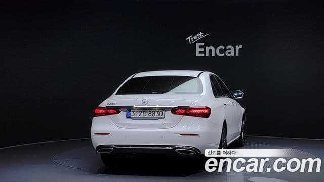 Mercedes-Benz E-Class W213 4