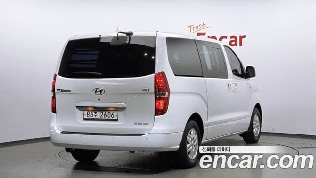 Hyundai The New Grand Starex 2