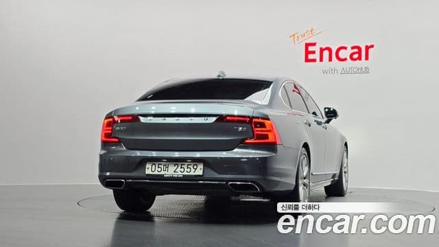 Volvo S90 4