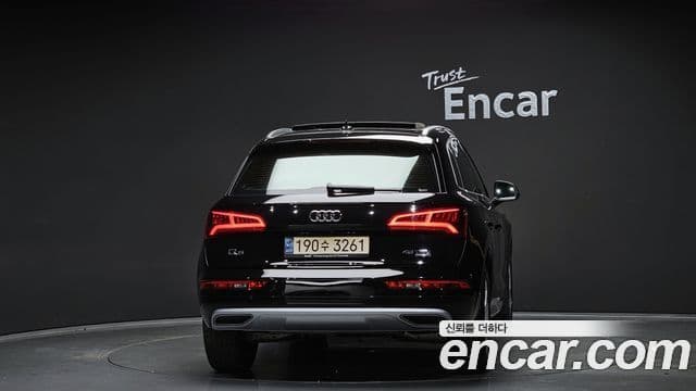 Audi Q5 (FY) 4