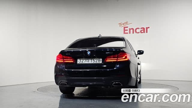 BMW 5 Series (G30) 4