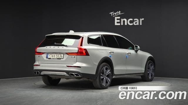 Volvo V60 Cross Country 2nd Gen 2