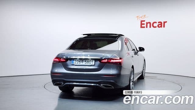 Mercedes-Benz E-Class W213 4
