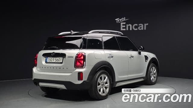 MINI Cooper Countryman 2