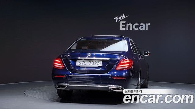 Mercedes-Benz E-Class W213 4