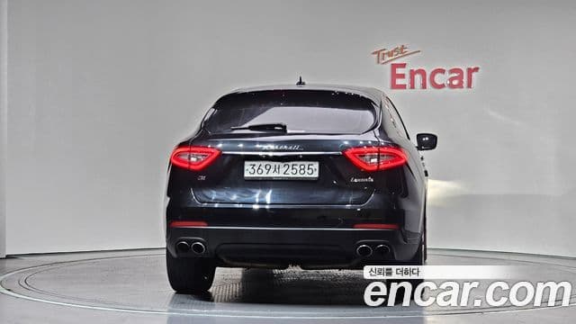 Maserati Levante 4