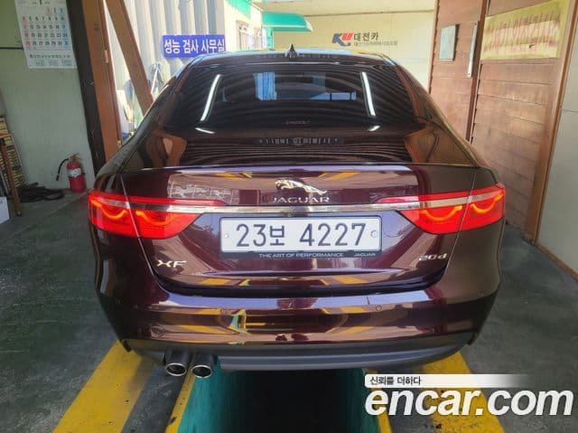 Jaguar XF (X260) 4