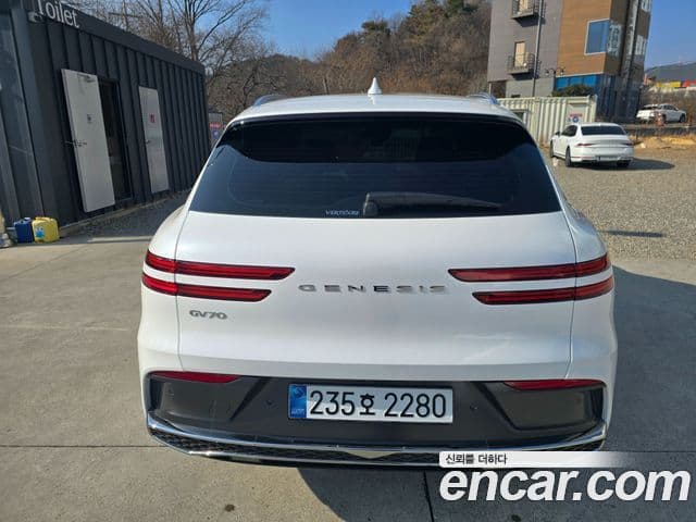 Genesis GV70 4