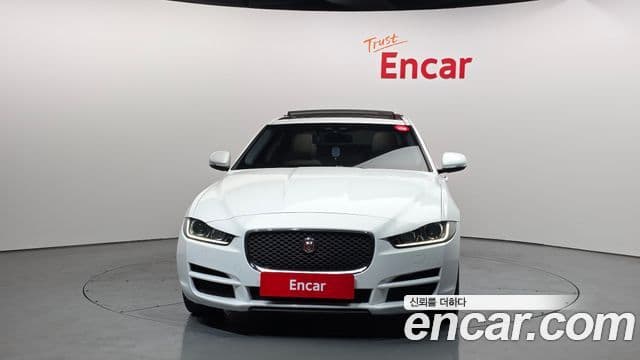 Jaguar XE 2