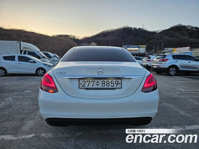 Mercedes-Benz C-Class W205 4