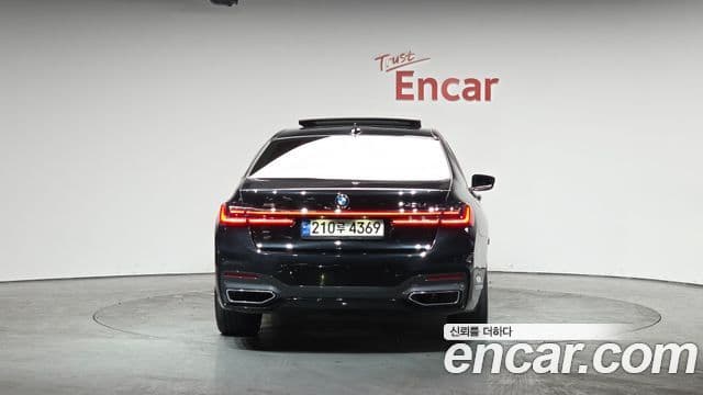 BMW 7 Series (G11) 3