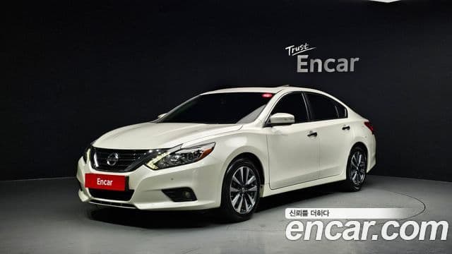 Nissan Altima 1