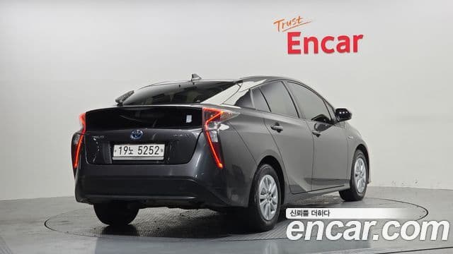 Toyota Prius 4th Gen 2