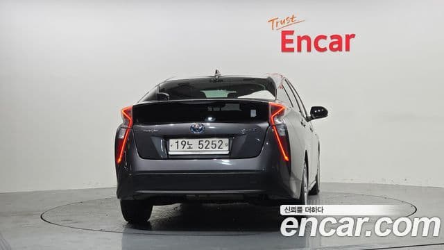 Toyota Prius 4th Gen 4