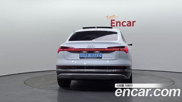 Audi e-트론 3