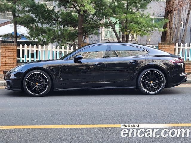 Porsche Panamera (971) 2