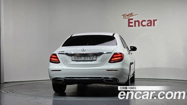 Mercedes-Benz E-Class W213 4