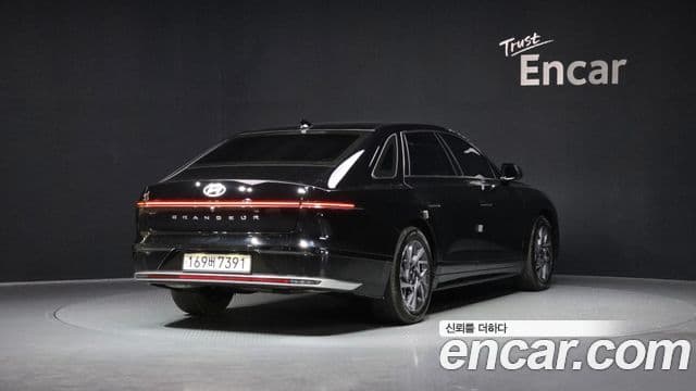 Hyundai Grandeur (GN7) 2