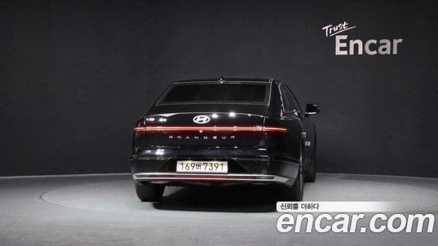 Hyundai Grandeur (GN7) 4