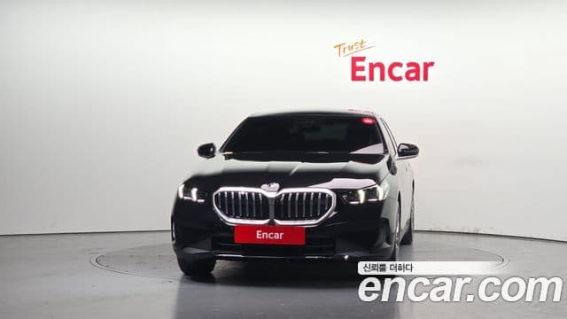 BMW 5 Series (G60) 2