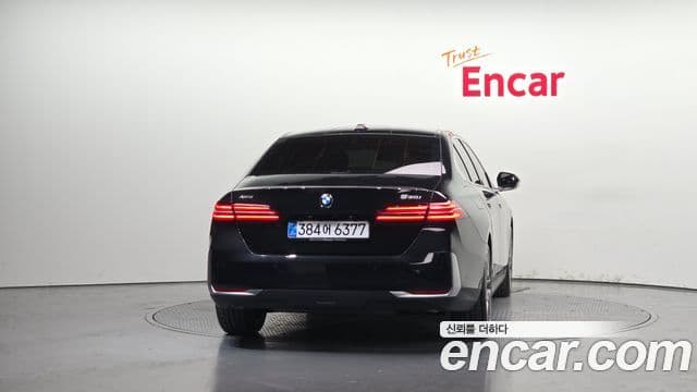BMW 5 Series (G60) 3