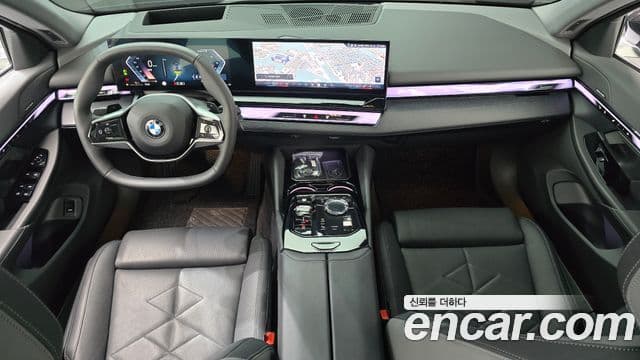 BMW 5 Series (G60) 4