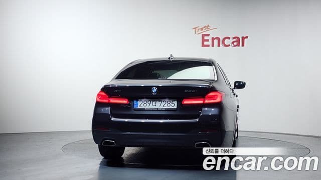 BMW 5 Series (G30) 4
