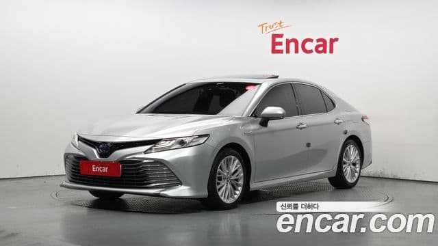 Toyota Camry (XV70) 1