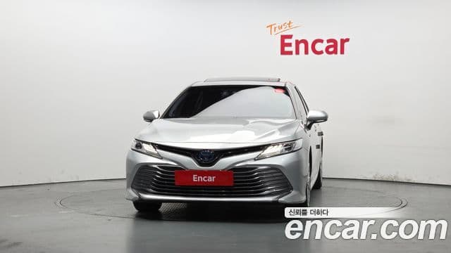 Toyota Camry (XV70) 3