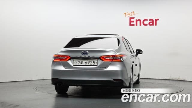 Toyota Camry (XV70) 4