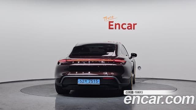 Porsche Taycan 4