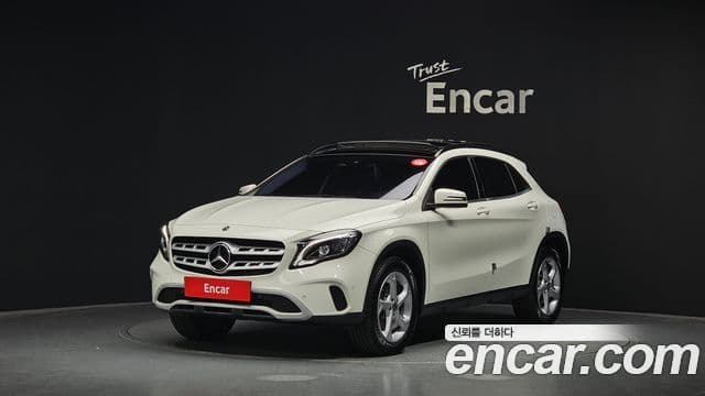 Mercedes-Benz GLA-Class X156 1