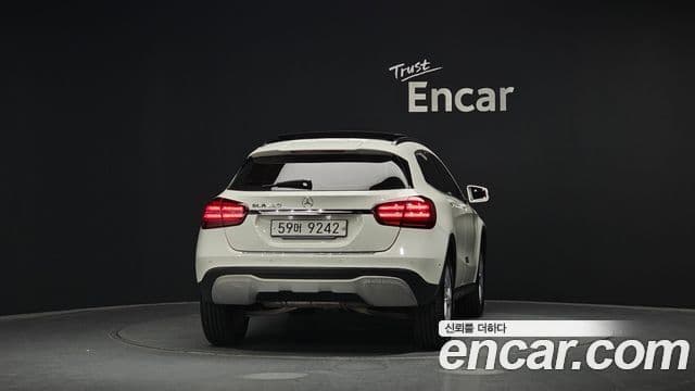 Mercedes-Benz GLA-Class X156 4