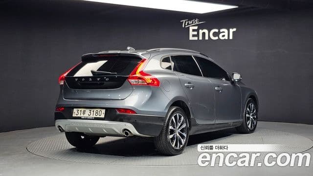 Volvo V40 Cross Country 2