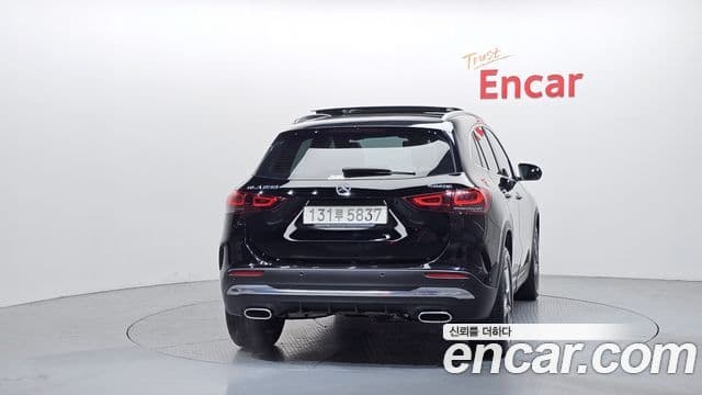 Mercedes-Benz GLA-Class H247 4