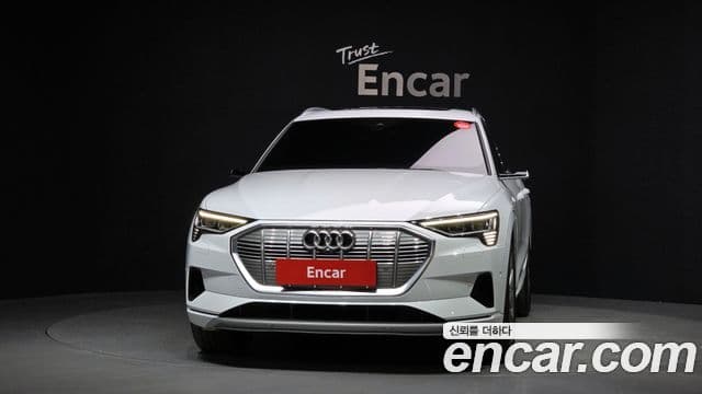 Audi e-트론 2