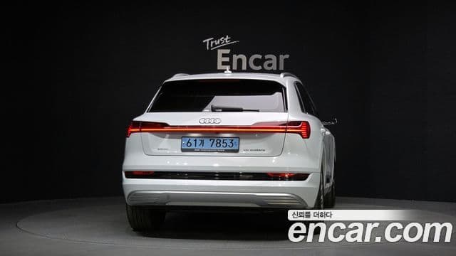Audi e-트론 3