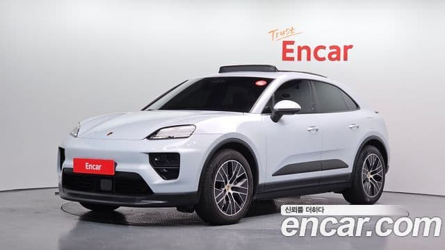 Porsche Macan EV 1