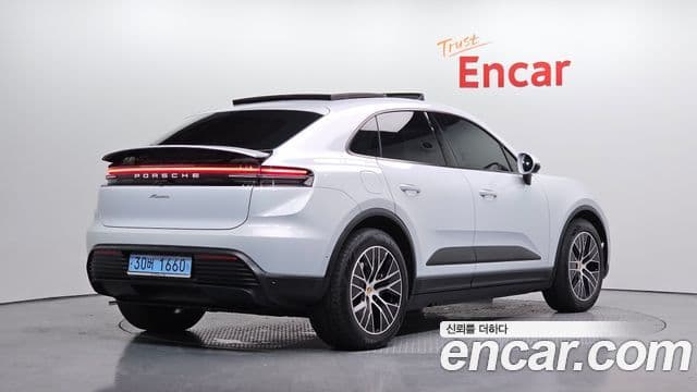 Porsche Macan EV 2