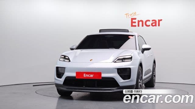 Porsche Macan EV 3